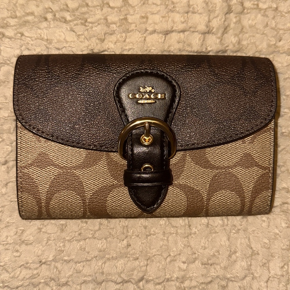 Medium coach wallet. Signature coach design brown and black.